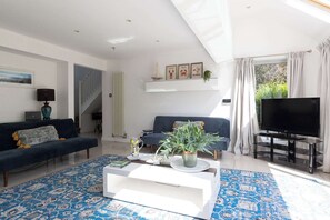 TV - West Wittering Beach House, Garden & Parking (West Wittering)
