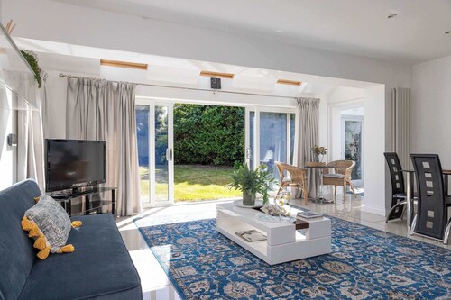 West Wittering Beach House, Garden & Parking