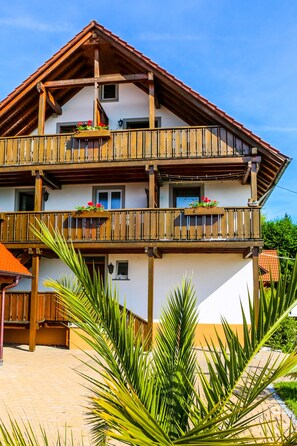 Exterior - Apartment 'Haus 1, 2-Zimmer A' with Lake View, Shared Terrace and Wi-Fi (Meersburg)
