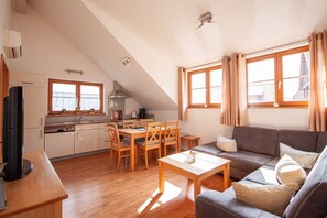 Interior - Apartment 'Alpenblick' with Lake View, Shared Terrace and Wi-Fi (Meersburg)