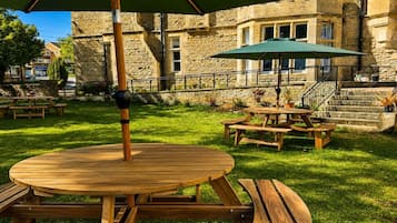 Apartment | Outdoor dining