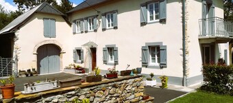 Gite louplàa – Renovated Farmhouse in a Rural Setting