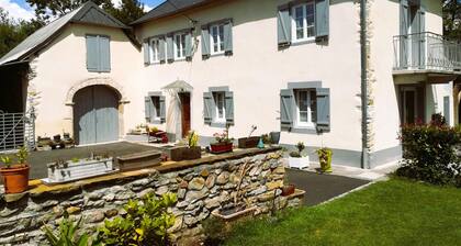 Gite louplàa – Renovated Farmhouse in a Rural Setting