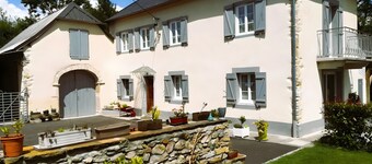 Gite louplàa – Renovated Farmhouse in a Rural Setting
