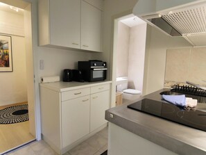 Fridge, oven, cookware/dishes/utensils - Jäggi 35 by Arosa Holiday Appartement/Fewo, Bad, WC, 1 Schlafraum by Interhome (Arosa)