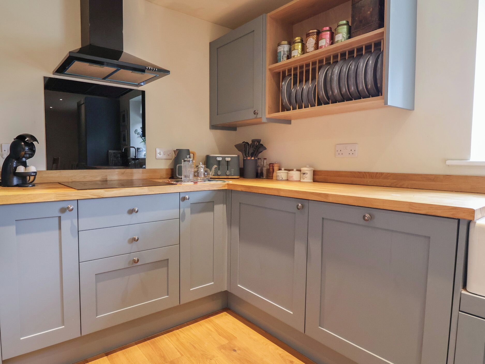 Dishwasher, cookware/dishes/utensils