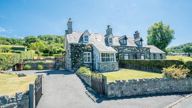 Exterior - Holiday Home With Sea Views In Llanfairfechan | Uwch-Y-Mor (Llanfairfechan)