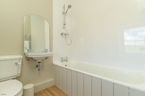 Bathroom - Traditional Farmhouse Accommodation In An Idyllic Setting | Erw-Dinmael (Corwen)