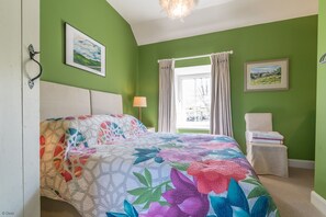 Room - Traditional Farmhouse Accommodation In An Idyllic Setting | Erw-Dinmael (Corwen)