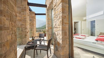 Signature Double Room, Lake View | In-room safe, desk, laptop workspace, blackout drapes