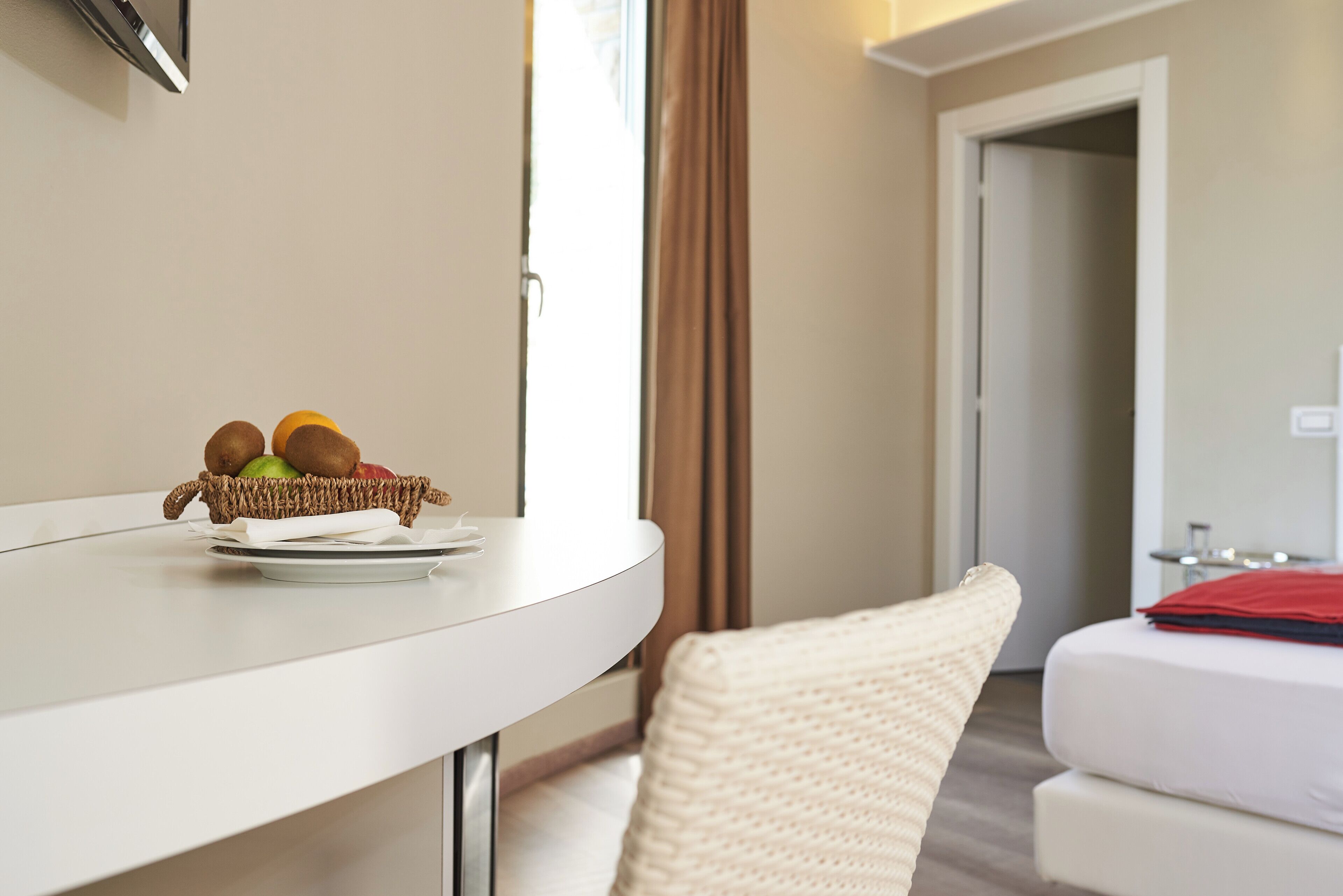 Junior Suite, Lake View | In-room safe, desk, laptop workspace, blackout drapes