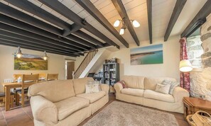 Smart-TV, Kamin, Tischtennisplatte