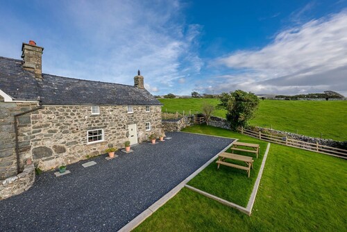 Pet Friendly Four Bedroom Farmhouse With Sea Views | Hen-Dy-Frongaled