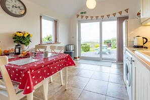 Fridge, microwave, oven, stovetop - Charming Stone Cottage with Breathtaking Views | Bwthyn-Plas-Hafod (Nebo)