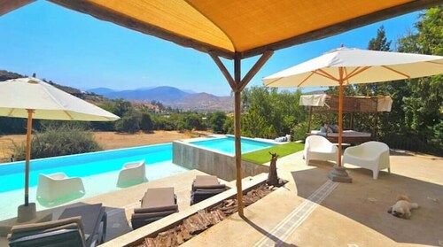 Country house with infinity pools
