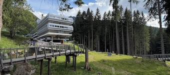 Artuik 1400 Mountain Hut