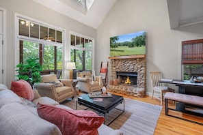 Smart-TV, Kamin, Videospiele