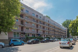 Exterior - Modern Apartment Near Downtown | Smart TV (Warszawa)