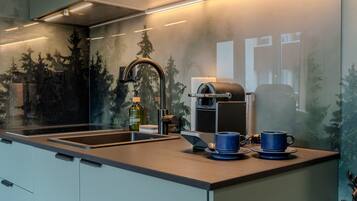 Fridge, cookware/dishes/utensils
