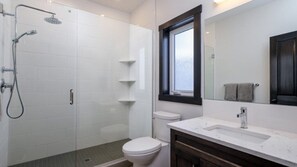 Bathroom - True Ski in/Ski out 4 bedroom home with hot tub (Rossland)