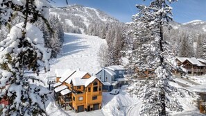 Exterior - True Ski in/Ski out 4 bedroom home with hot tub (Rossland)