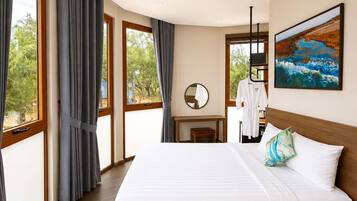 Bungalow, Hill View | In-room safe, desk, laptop workspace, blackout drapes