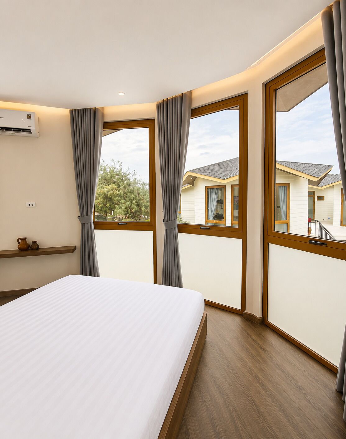 Bungalow, Garden View | In-room safe, desk, laptop workspace, blackout curtains