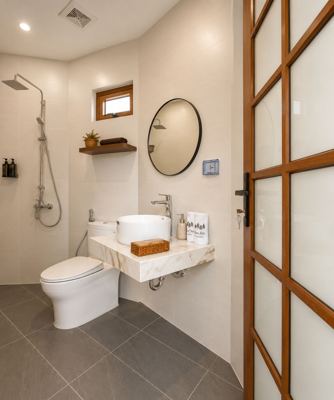 Dusche, kostenlose Toilettenartikel, Haartrockner, Bademäntel