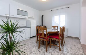 Dining - Apartment 'Spacious 2 Bedroom' with Shared Garden and Wi-Fi (Bibinje)