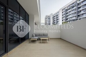 House | Property grounds - Bloomfields 3BR Th in The Gate Masdar (Masdar)