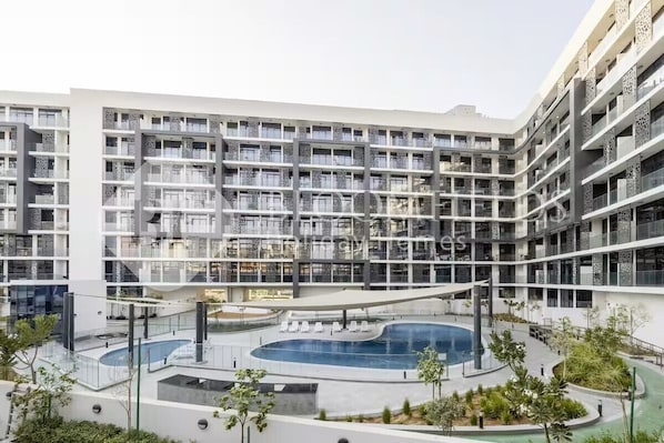 Outdoor pool - Bloomfields 3BR Th in The Gate Masdar (Masdar)