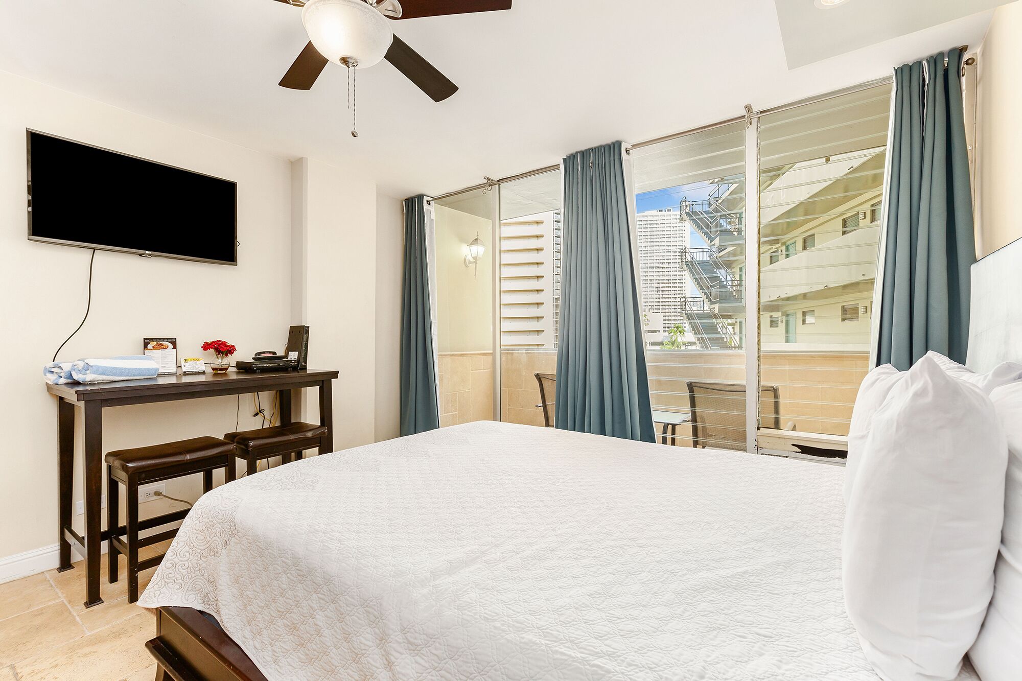 1 chambre, fer et planche à repasser, Wi-Fi gratuit, draps fournis