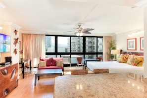 Interior - Savor style and comfort in this sweet retreat – Waikīkī Grand 522 (Honolulu)