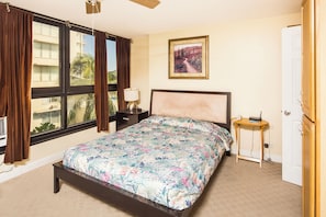 1 bedroom, iron/ironing board, free WiFi, bed sheets - Stay in Style! Chic Kitchenette, Flat Screen, WiFi, AC–Waikiki Grand 619 (Honolulu)