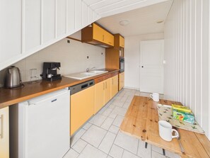 Coffee/tea maker, fridge, microwave, oven - 200m from beach – Charming flat for 4 (Dinard)
