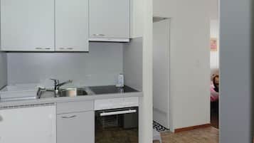 Fridge, cookware/dishes/utensils