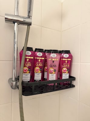 Haartrockner, Seife, Toilettenpapier