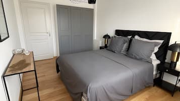 Iron/ironing board, WiFi, bed sheets