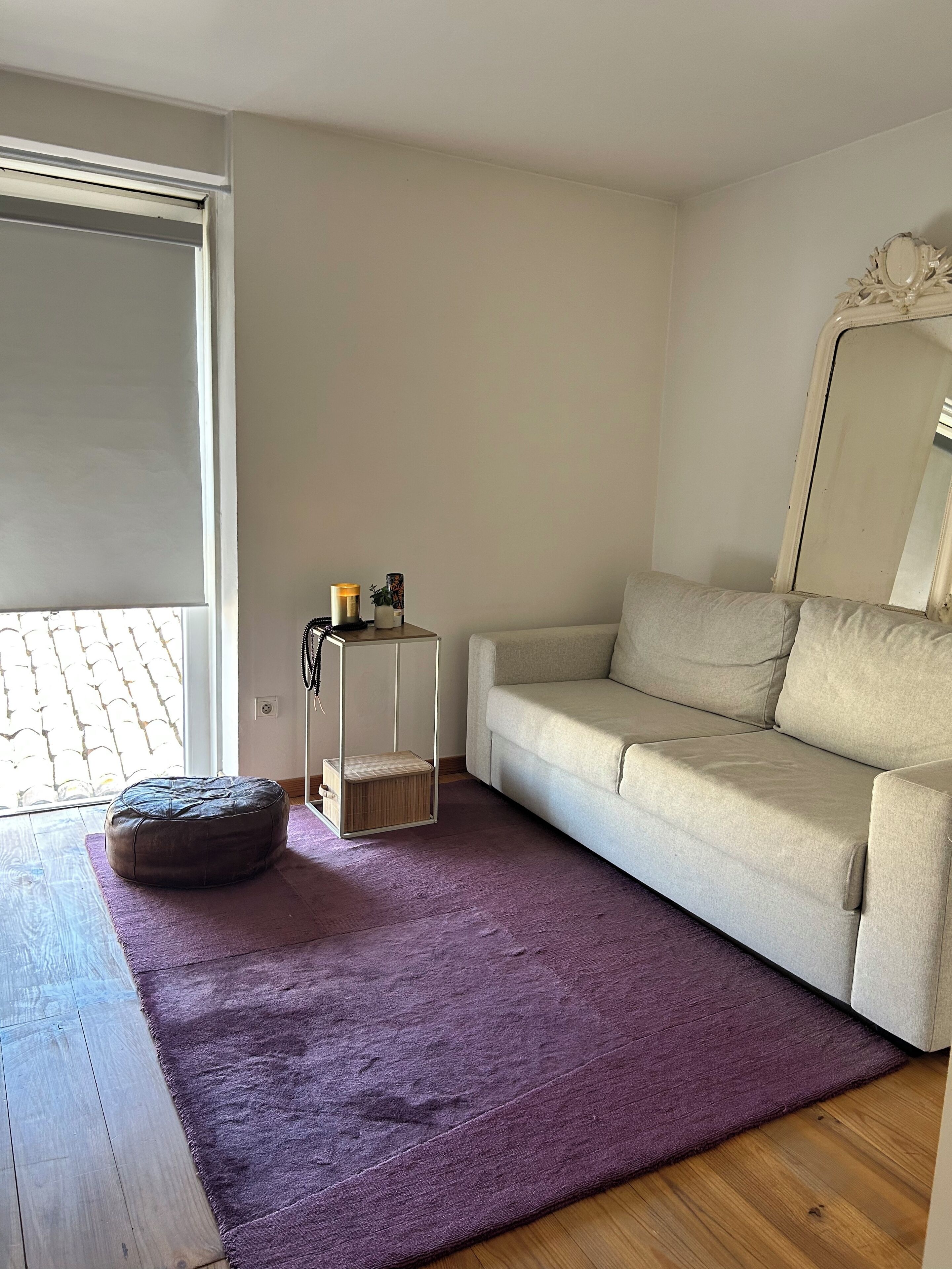 At The Foot Of The Arenes: An Artist's Apartment - Arles