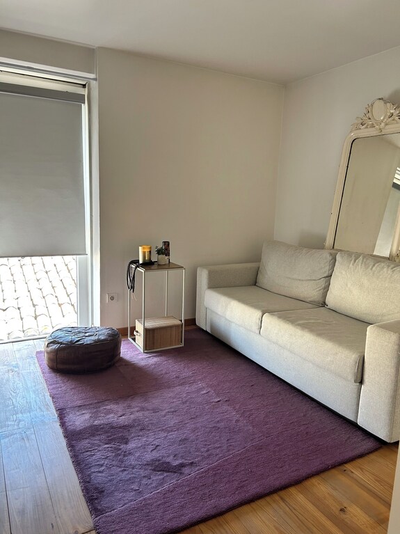 At The Foot Of The Arenes: An Artist's Apartment - Arles