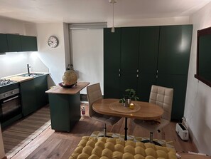 Dining - Vrbo Property (Arles)