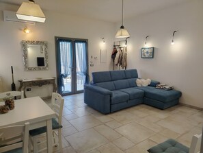 TV - Villa 'Mary' with Private Terrace, Wi-Fi and Air Conditioning (Ostuni)