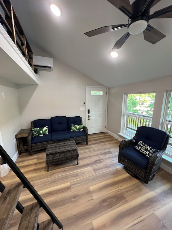 Fisherman's Lakefront Cabin With Boat Slip & Trailer Parking - Lake Ozark, MO