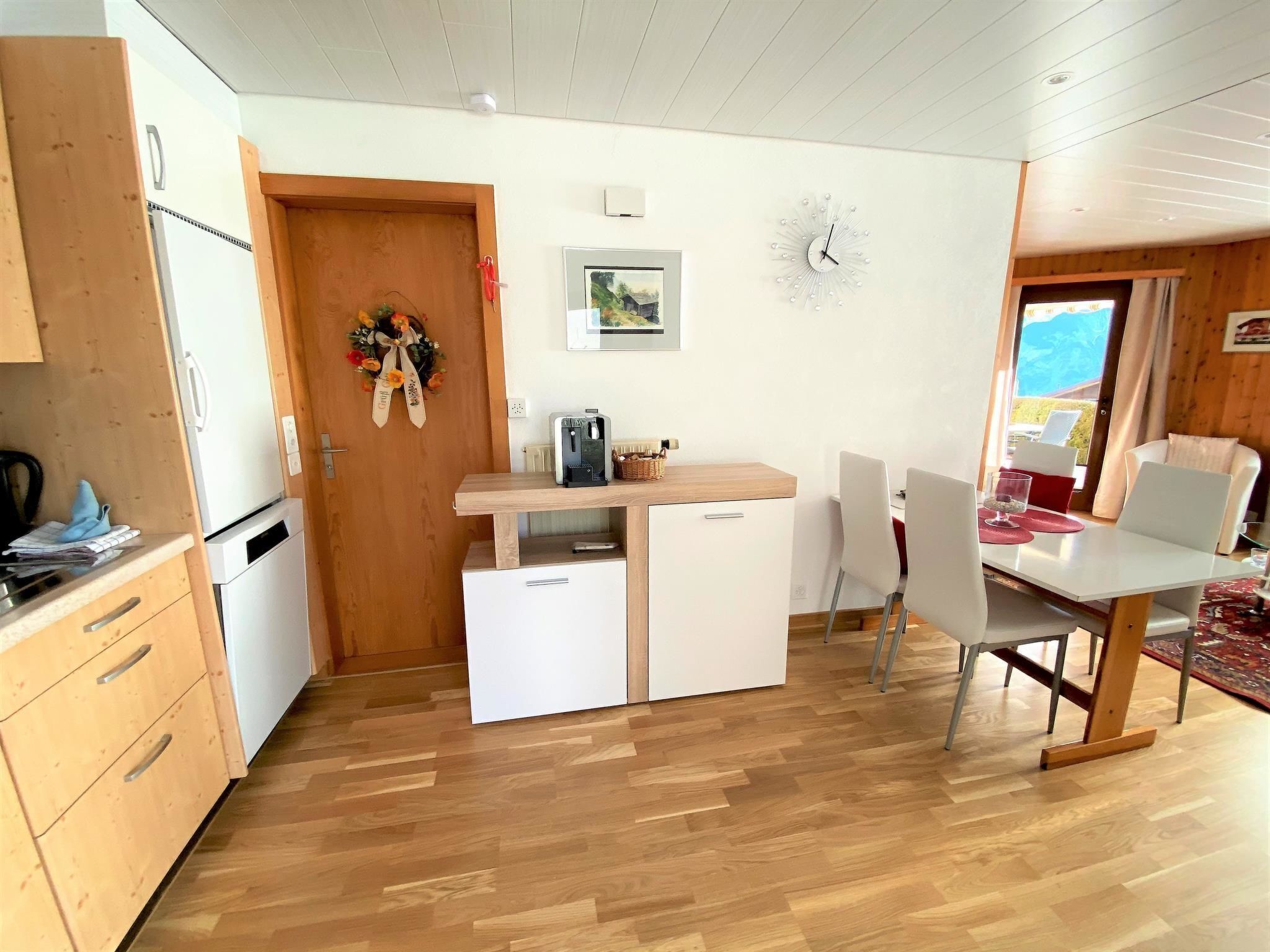 Fridge, microwave, dishwasher, cookware/dishes/utensils