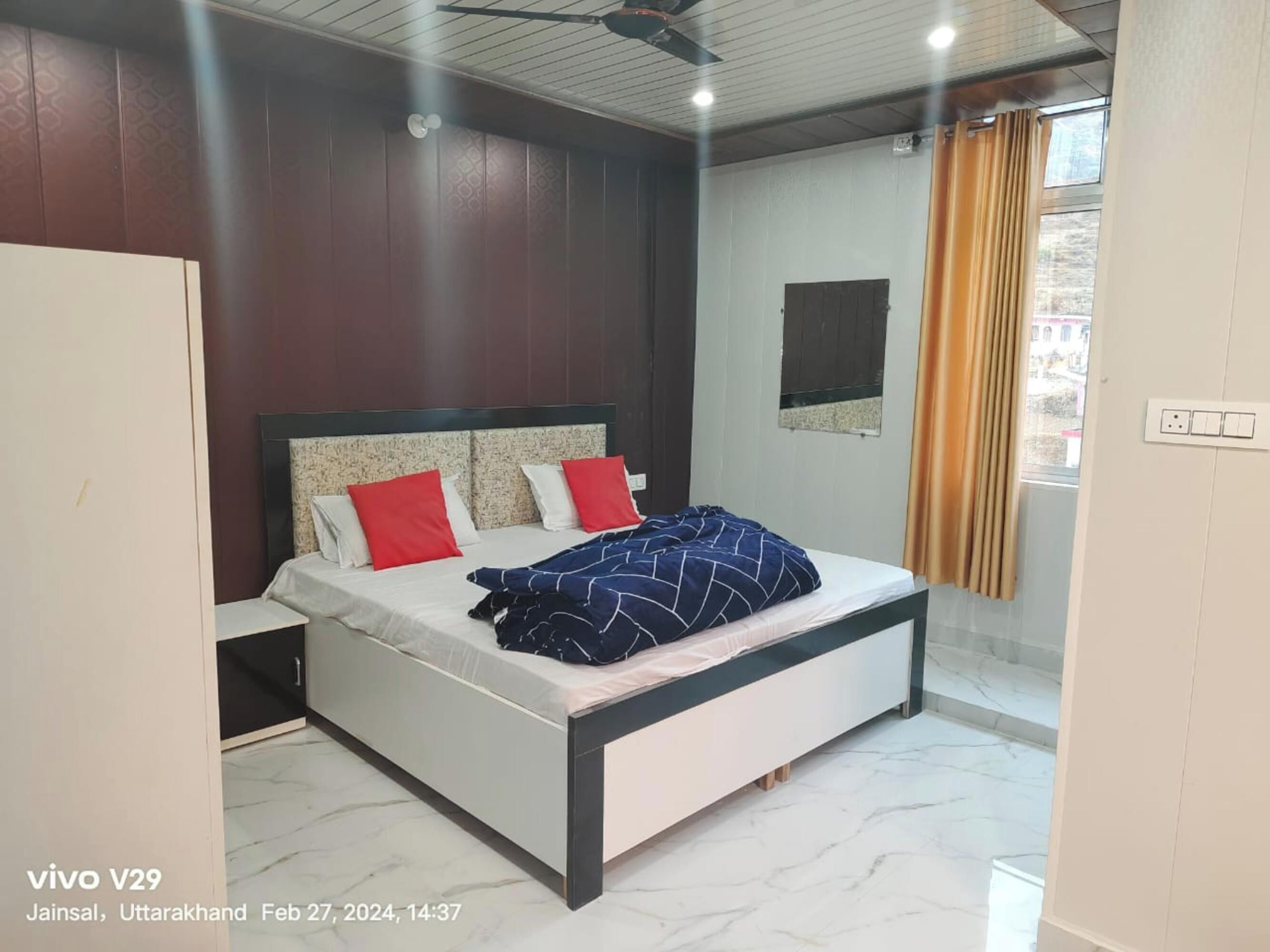 Habitación Deluxe doble, vistas a la ciudad | Escritorio y wifi gratis