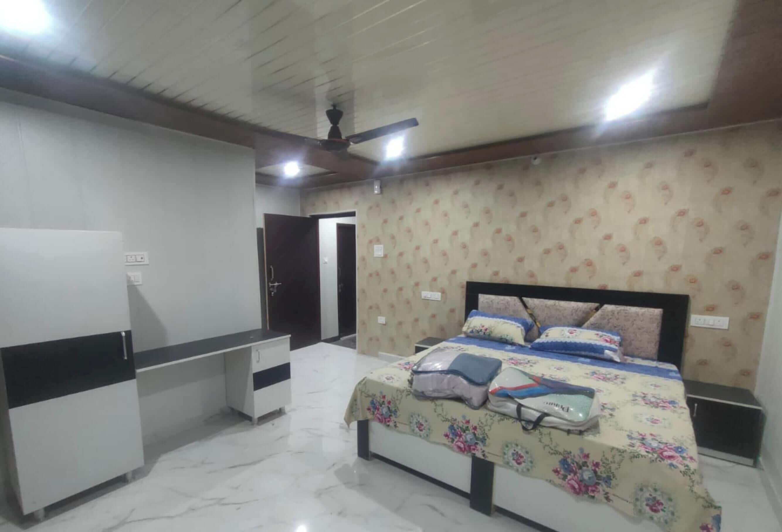 Deluxe Double Room, City View | Desk, free WiFi