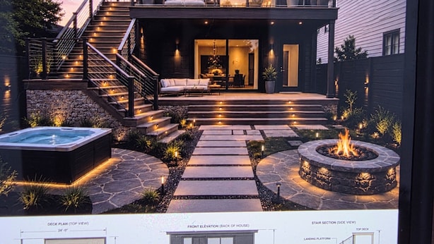 Une maison moderne à deux étages dotée d’une terrasse, d’un jacuzzi et d’un foyer extérieur.