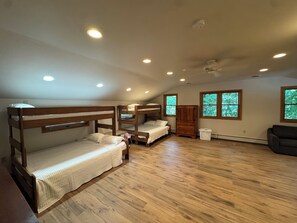 4 quartos, ferros/tábuas de passar roupa, Wi-Fi, roupa de cama