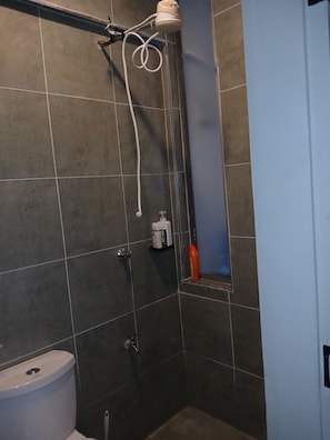 Shower, towels, soap, toilet paper - Modern, secure studio with Wi-Fi, Smart TV & kitchenette in Thindigua. (Kiambu)