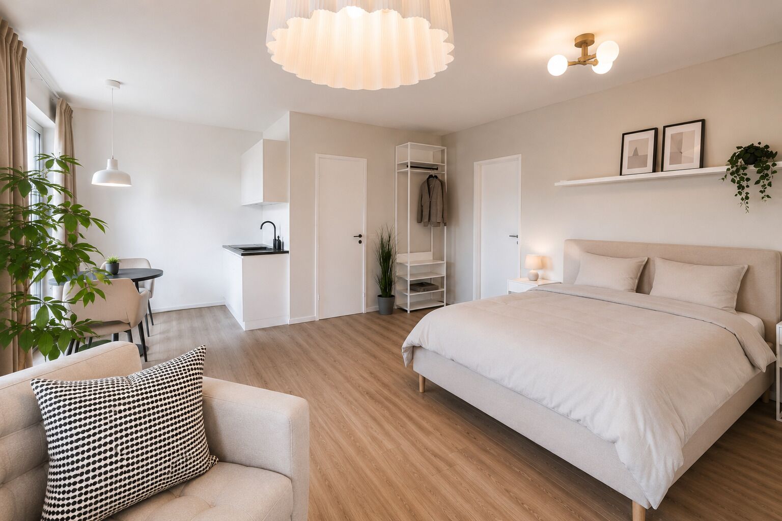Comfort Apartment | Desk, blackout drapes, WiFi (free), bed sheets